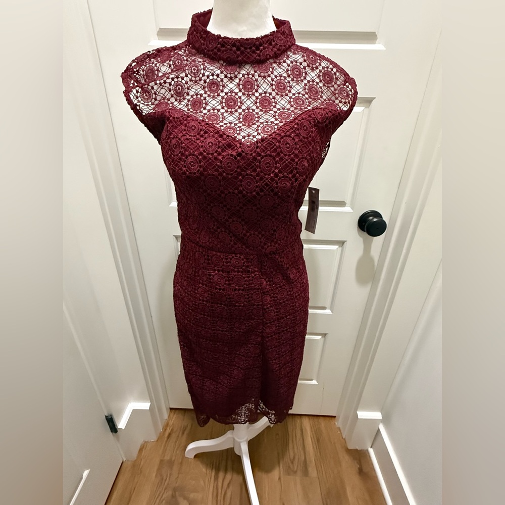 NWT. Bisou  Bisou. Wine Sparkle Crochet Overlay Evening Dress. Size 2.